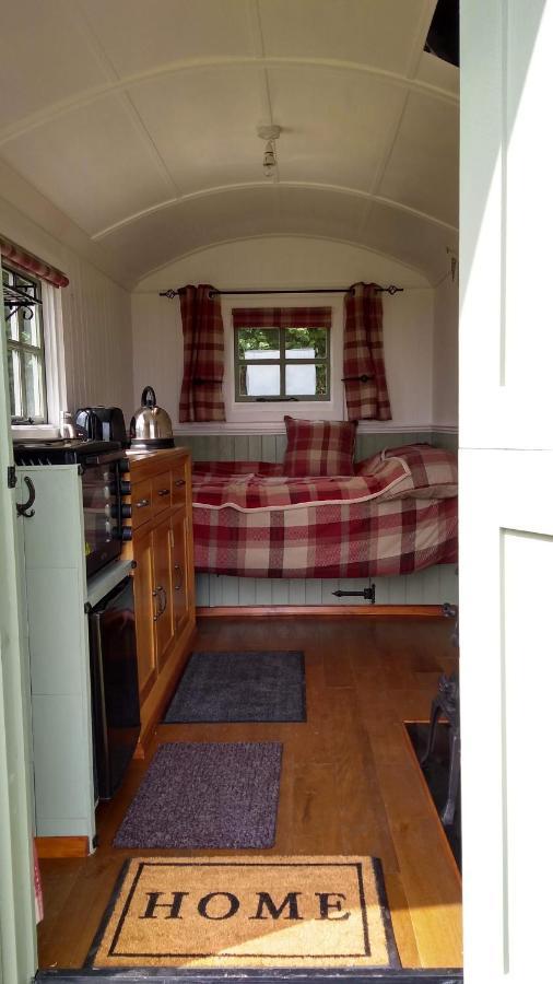 Shepherd'S Lodge - Shepherd'S Hut With Devon Views For Up To Two People And One Dog Wrangaton Exterior foto